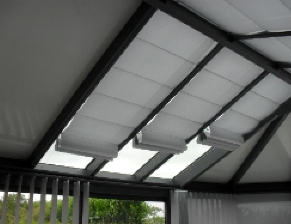 Store véranda anti-chaleur : OASIS & TRISOLIS pour les toitures
